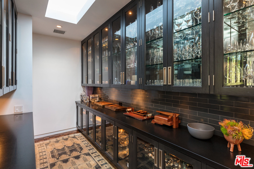 North Hillcrest Road Beverly Hills, CA 90210 - Photo 19 of 34