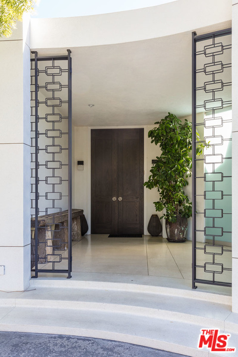 North Hillcrest Road Beverly Hills, CA 90210 - Photo 5 of 34