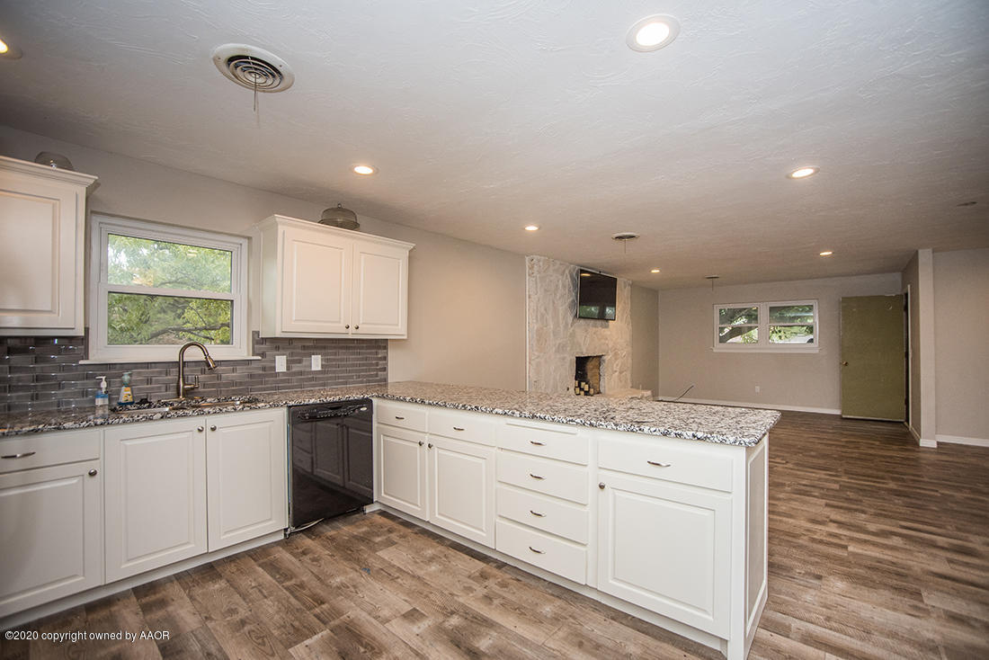 4306 Sherwood Lane Amarillo, TX 79110 - Photo 4 of 24 JKS_6698