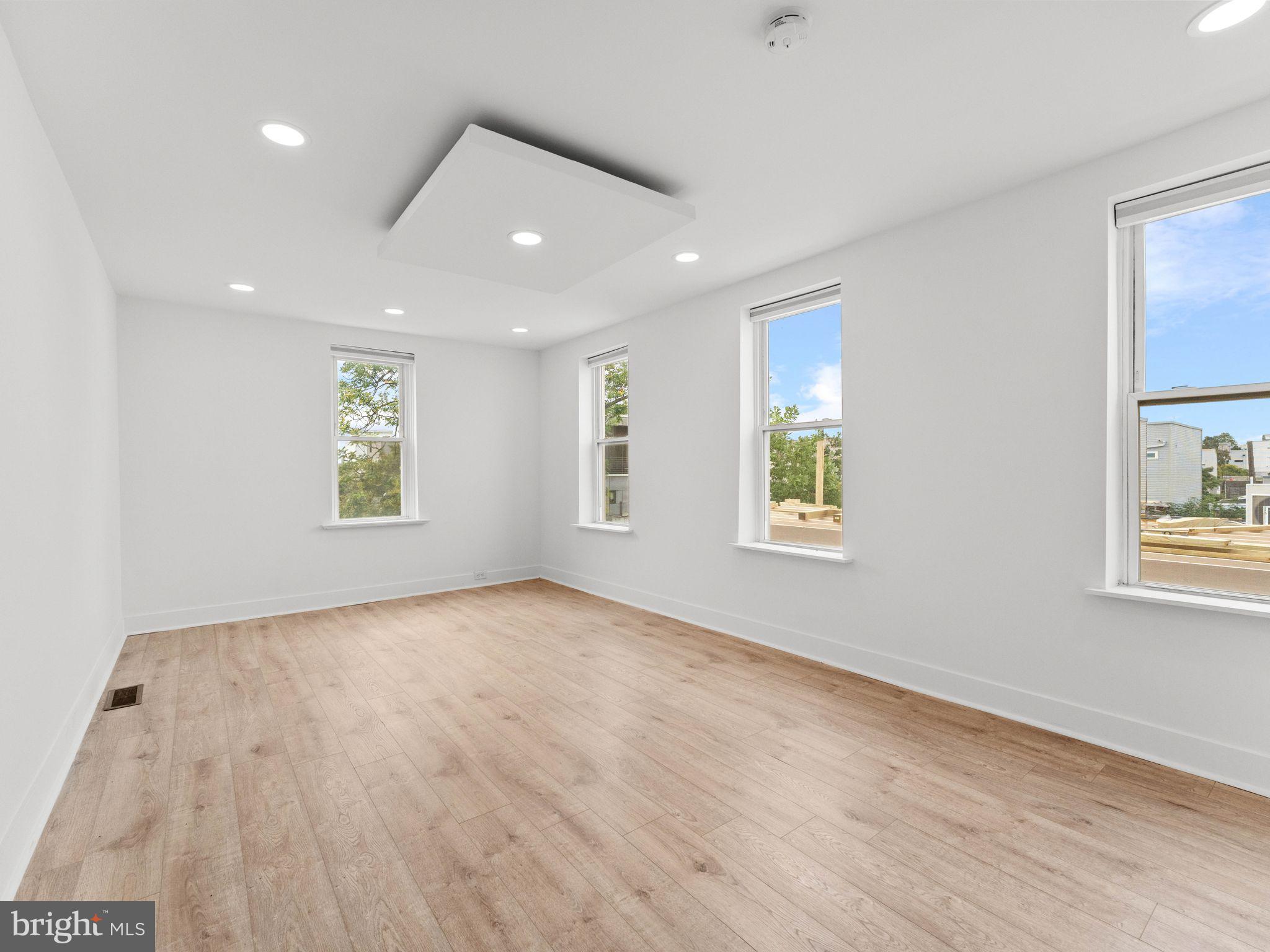 1606 Wharton Street Philadelphia, PA 19146 - Photo 20 of 31 an empty room with windows