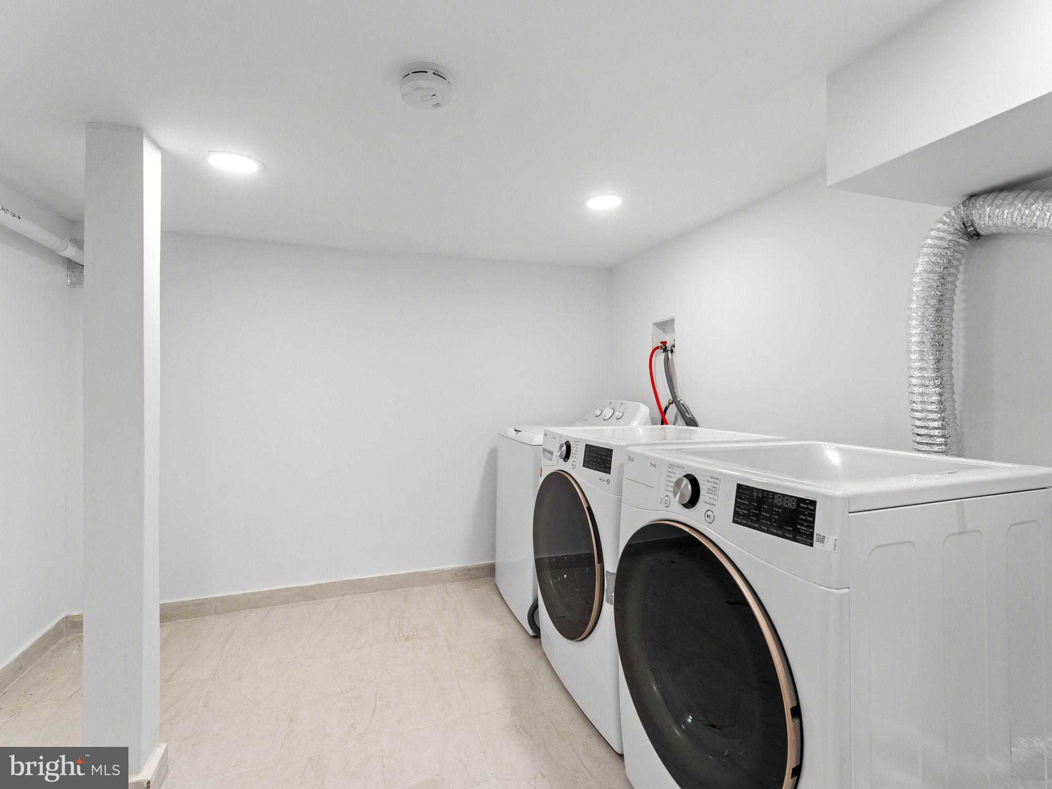 1606 Wharton Street Philadelphia, PA 19146 - Photo 28 of 31 a utility room with dryer and washer