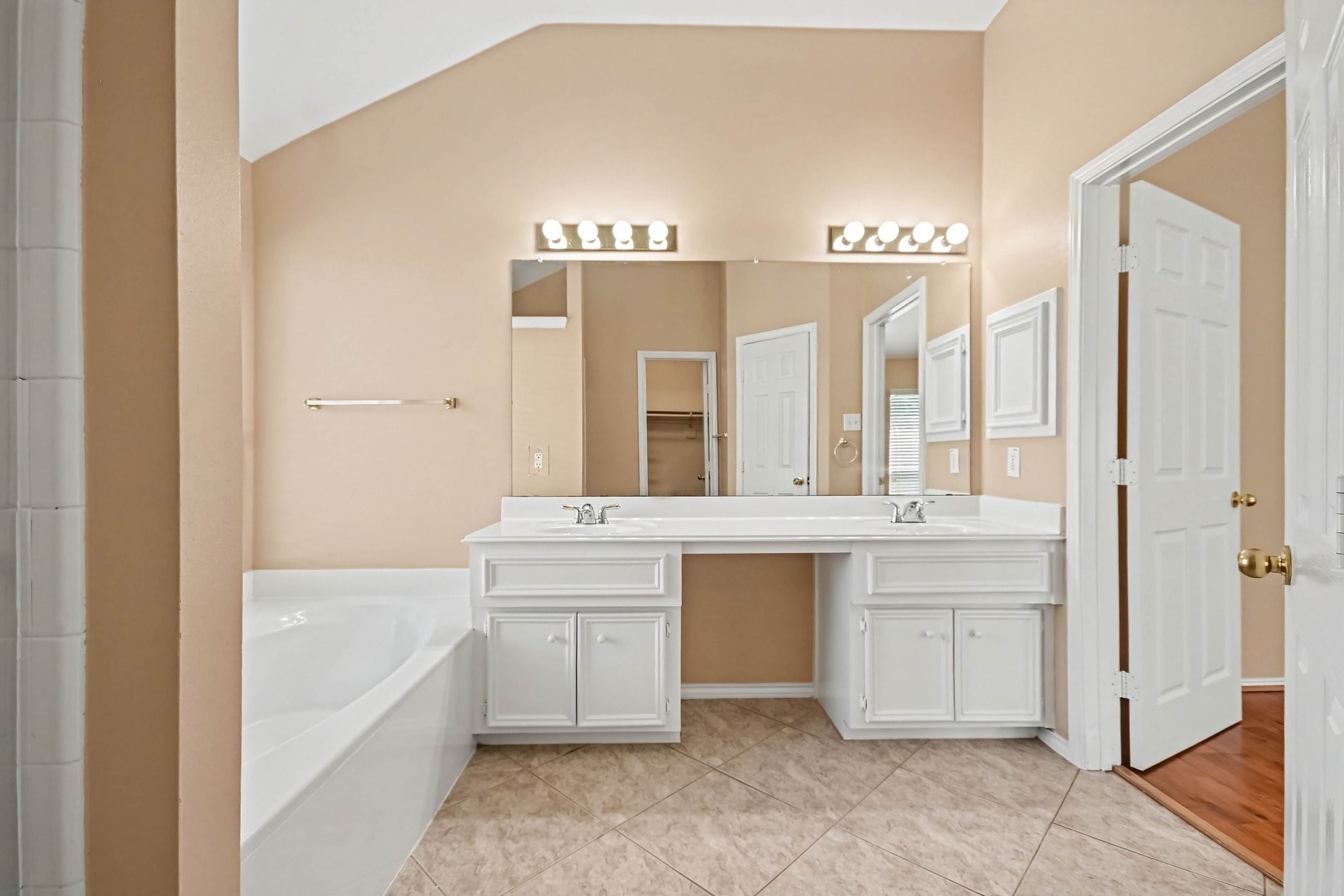 3022 Valley Court Manvel, TX 77578 - Photo 16 of 35 Master Bath