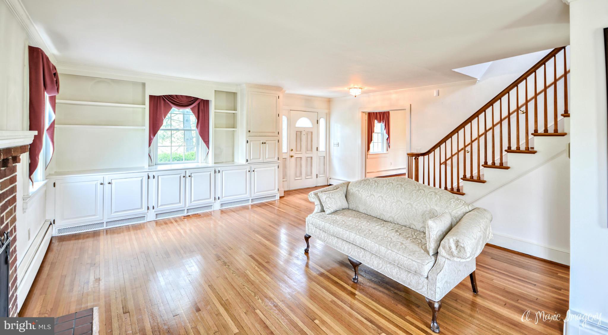14950 Old Frederick Road Rocky Ridge, MD 21778 - Photo 4 of 28 Living Room
