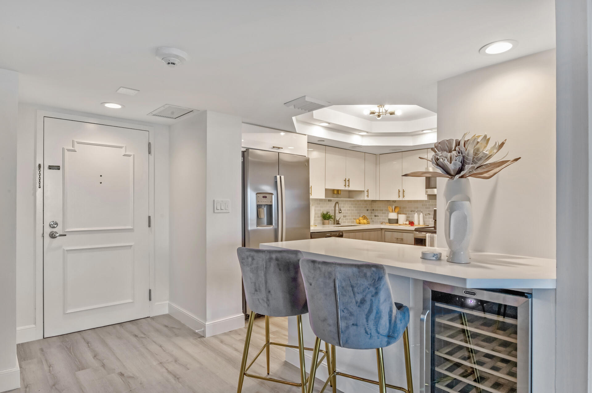 4101 North Ocean Boulevard, Unit 1008 Boca Raton, FL 33431 - Photo 10 of 41 Front Door / Bar Area