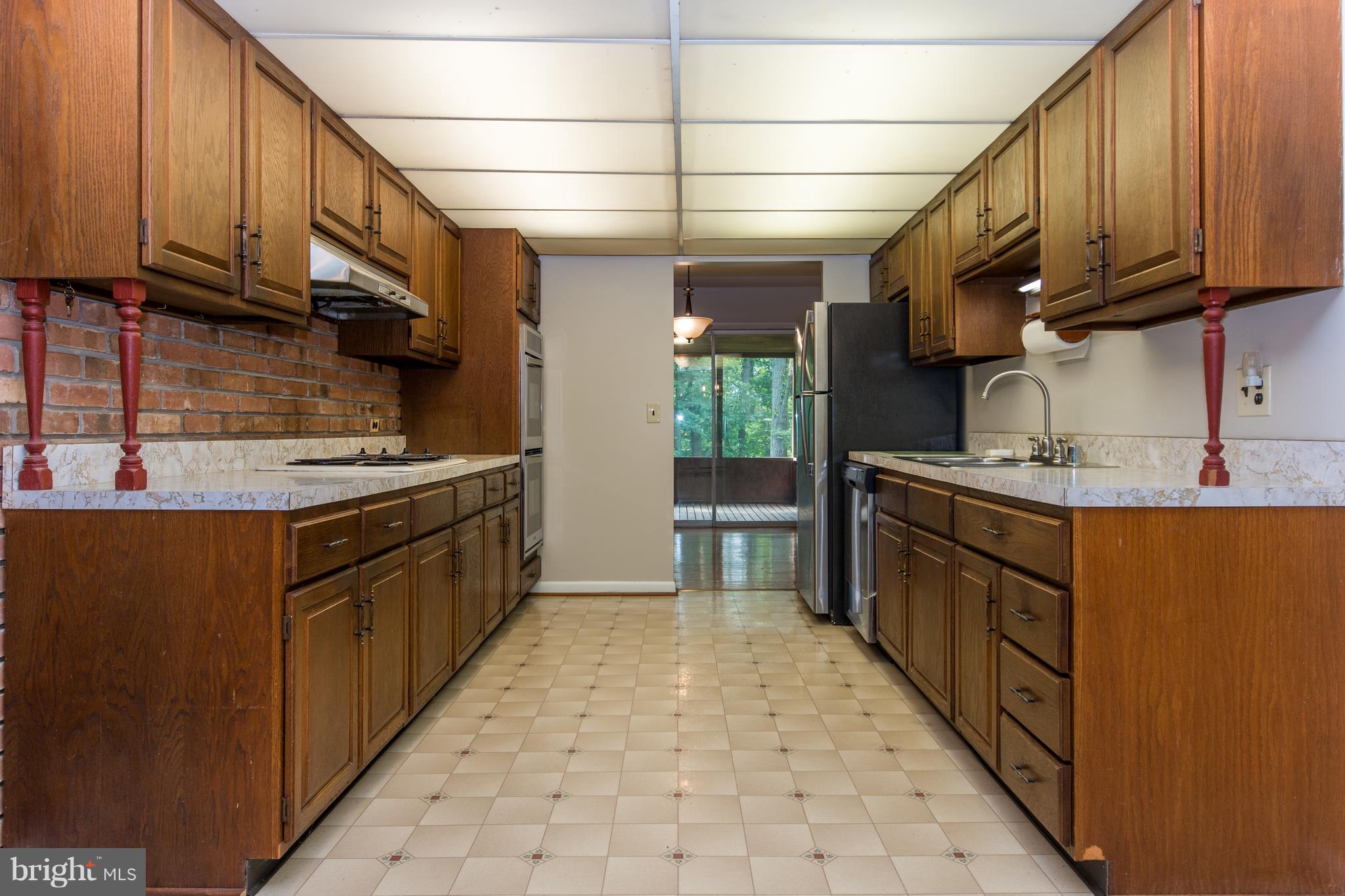 711 Cherrytown Road Westminster, MD 21158 - Photo 7 of 30 Kitchen w lots of counterspace