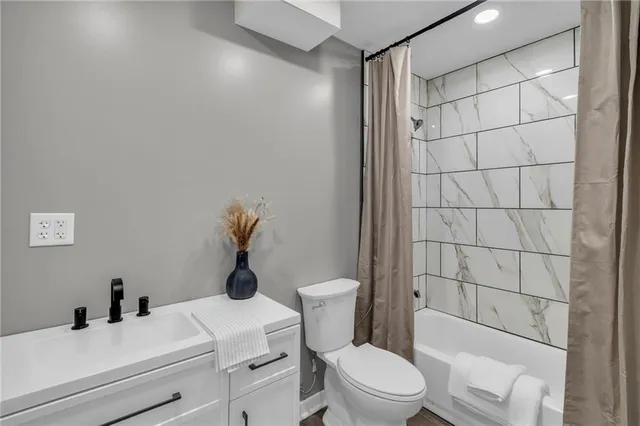 $450,000 | 511 West McGaughy Street, Hamilton, MO 64644