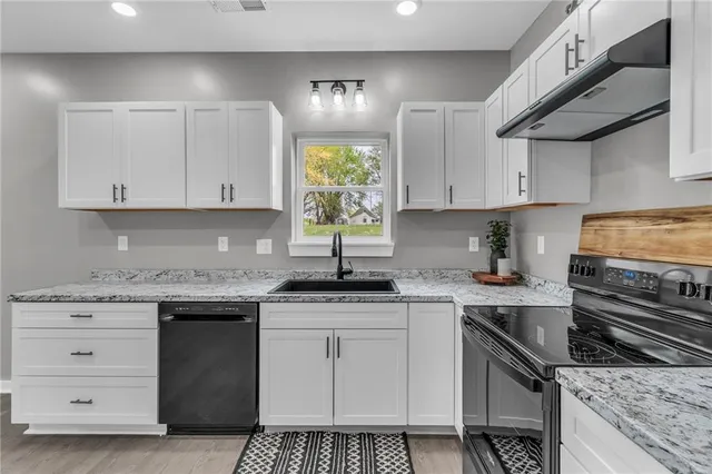 $450,000 | 511 West McGaughy Street, Hamilton, MO 64644