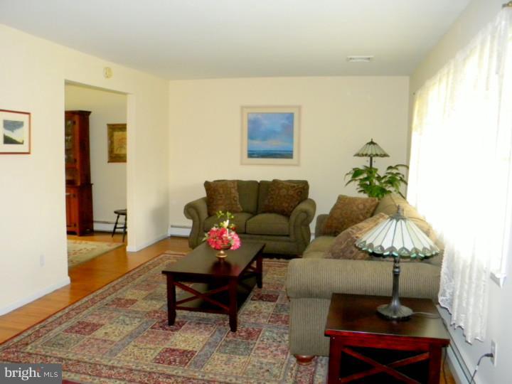 177 Cardinal Road Chalfont, PA 18914 - Photo 2 of 25 Living Room