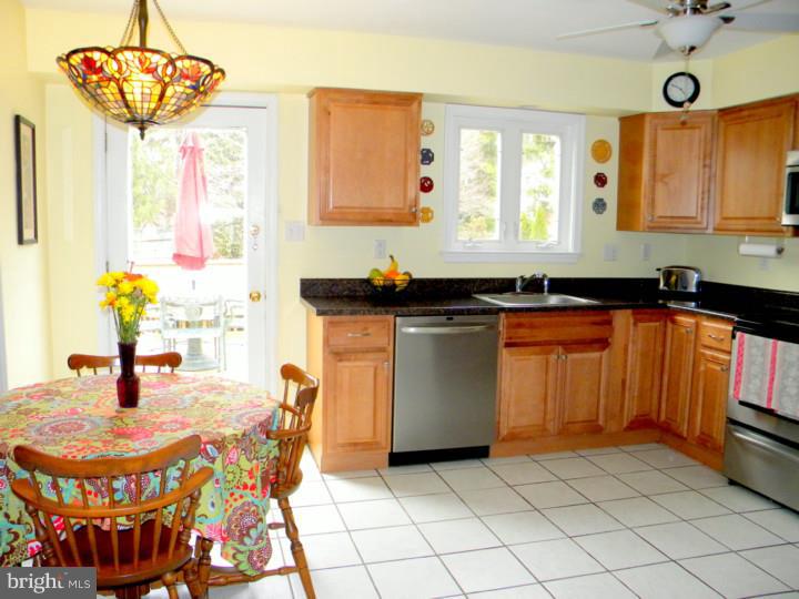 177 Cardinal Road Chalfont, PA 18914 - Photo 5 of 25 Kitchen