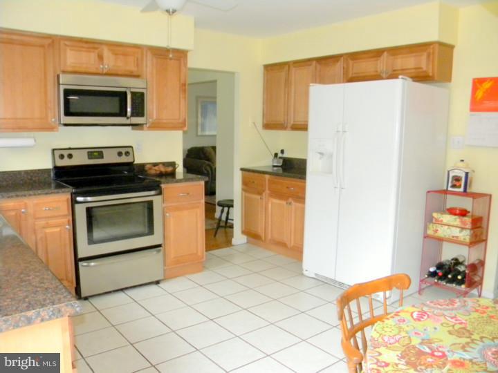 177 Cardinal Road Chalfont, PA 18914 - Photo 6 of 25 Kitchen