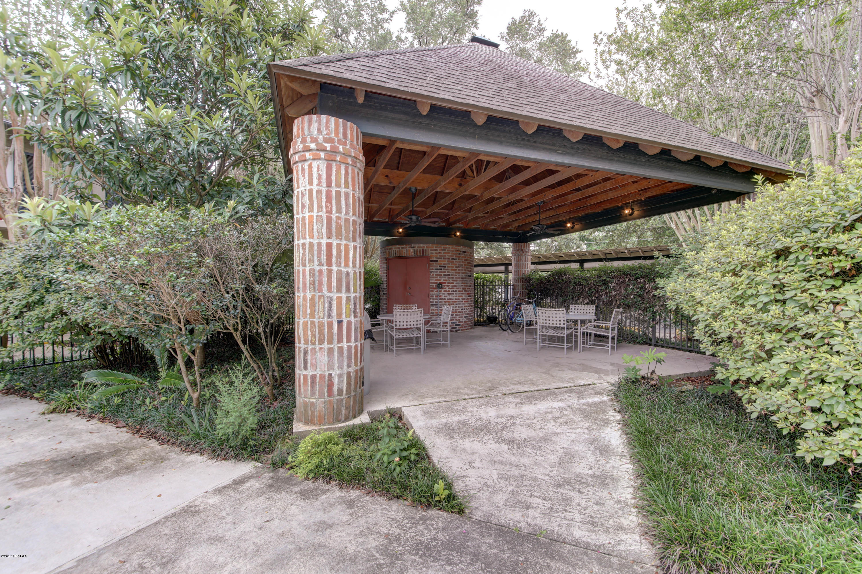 213 Bendel Road, Unit 204 Lafayette, LA 70503 - Photo 24 of 25 204 Bendel Gardens-23