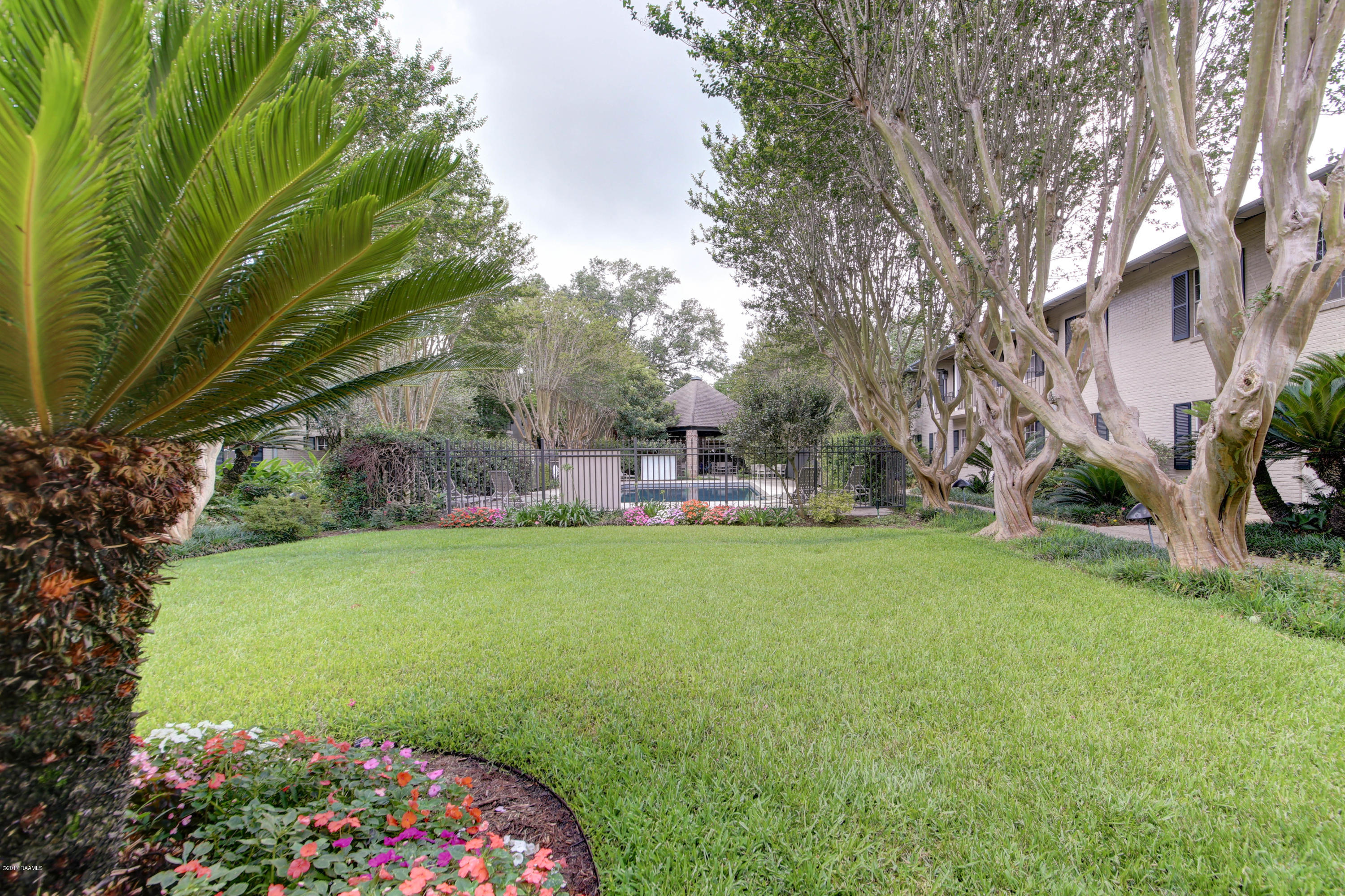 213 Bendel Road, Unit 204 Lafayette, LA 70503 - Photo 3 of 25 204 Bendel Gardens-2