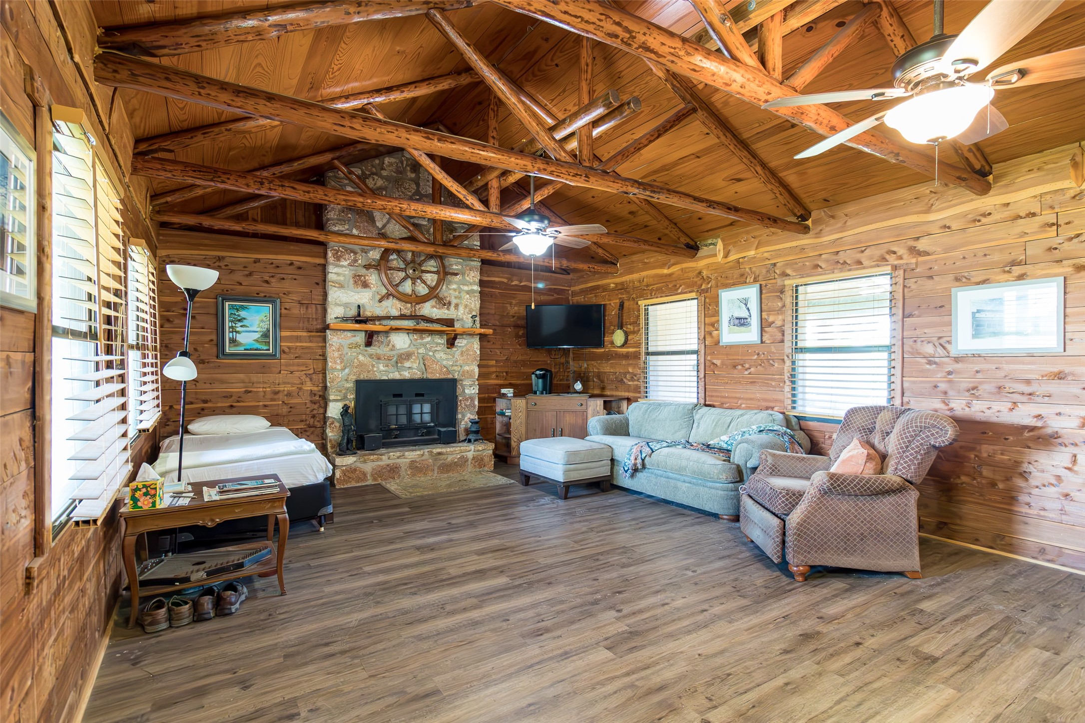 511 Commerce Street Palacios, TX 77465 - Photo 2 of 40 Main Cabin
