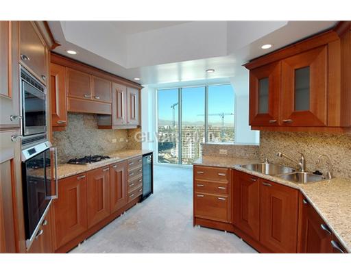 2777 Paradise Road, Unit 2105 Las Vegas, NV 89109 - Photo 5 of 6 Kitchen.