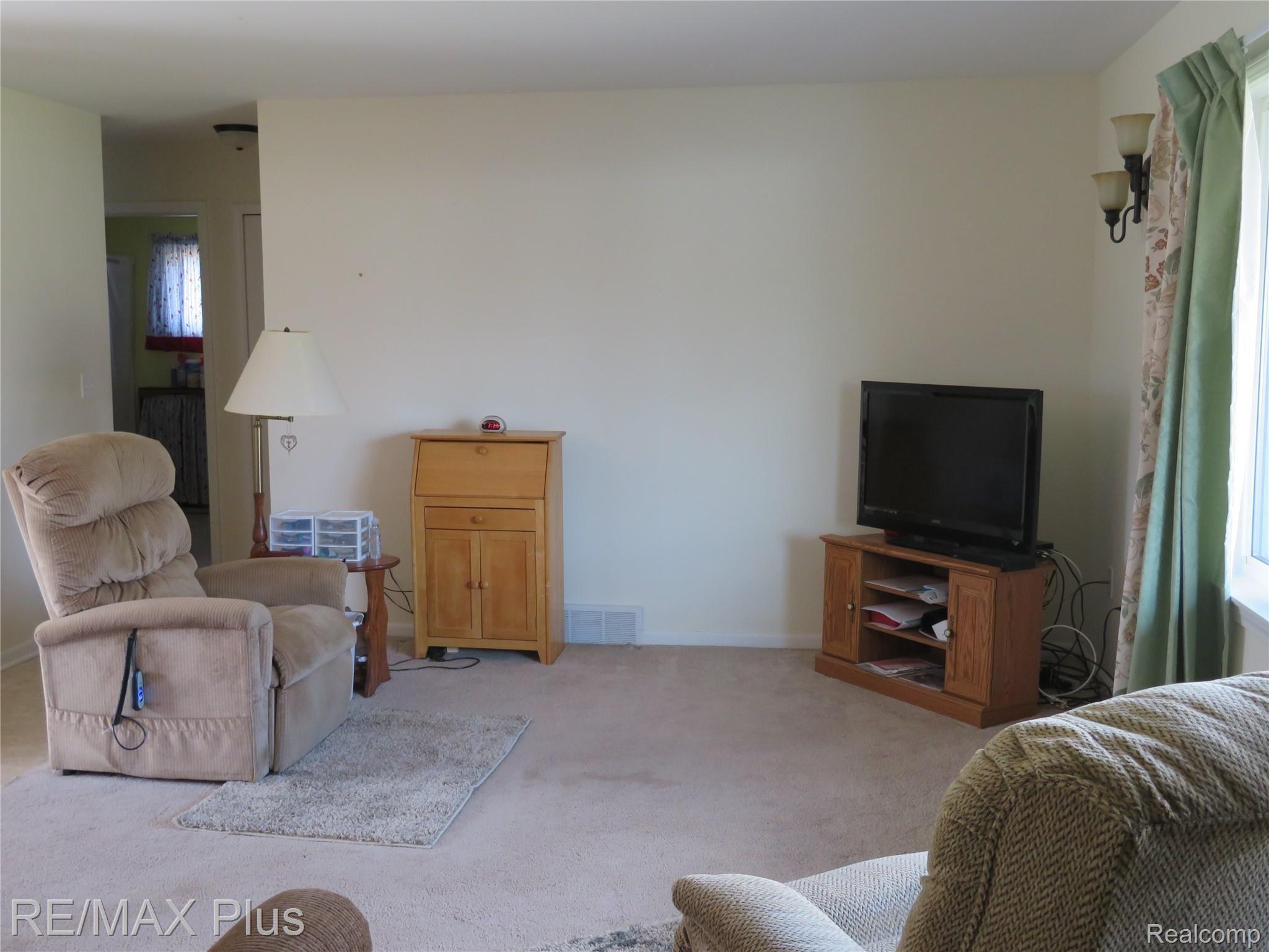 2421 North Irish Road Davison, MI 48423 - Photo 8 of 23 IMG_3255.JPG