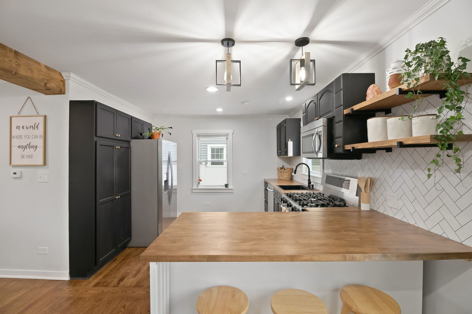 10615 South Springfield Avenue Chicago, IL 60655 - Photo 6 of 16 Gallery Image 6