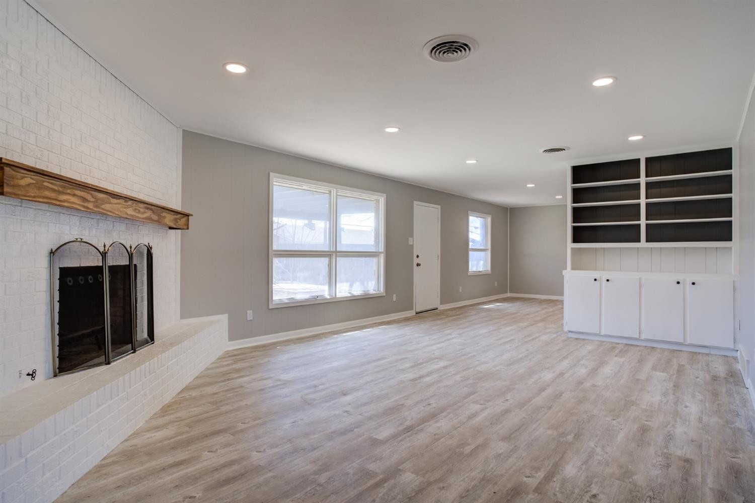 2113 66th Street Lubbock, TX 79412 - Photo 4 of 44 an empty room with windows and cabinet