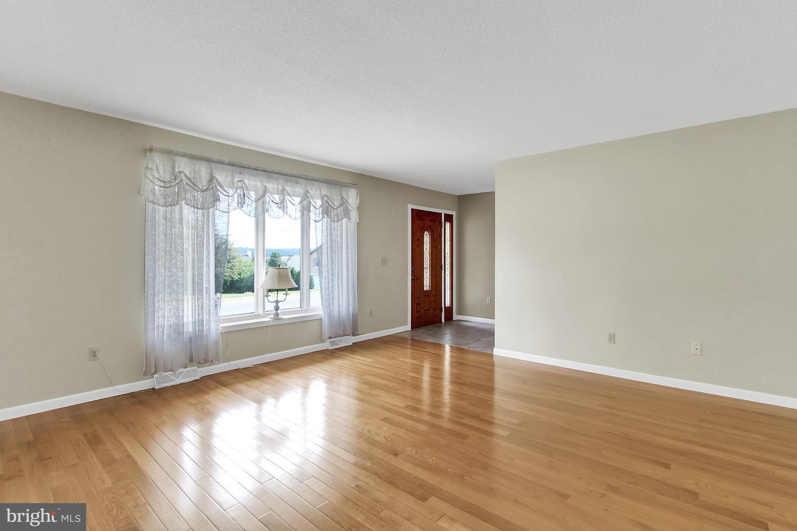 540 Hammond Road York, PA 17406 - Photo 5 of 29 Gallery Image 5