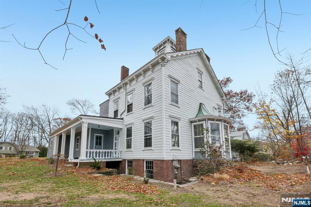 142 Island Road Mahwah, NJ 07430 - Photo 17 of 21 a front view of a house with a yard