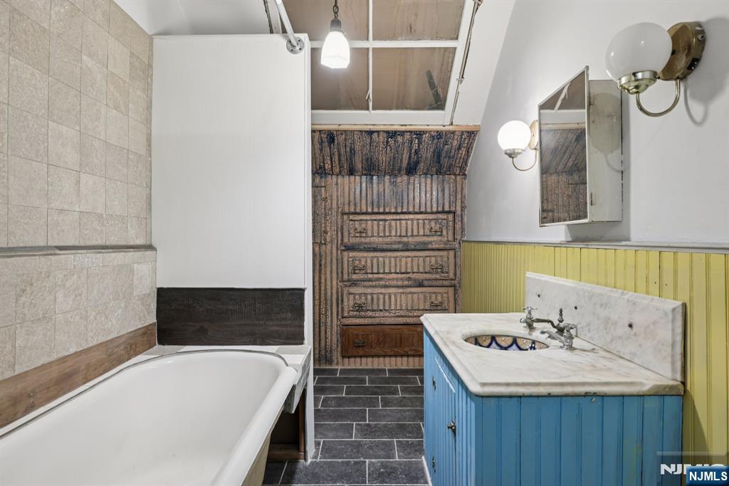 142 Island Road Mahwah, NJ 07430 - Photo 5 of 21 a bathroom with a tub sink and mirror