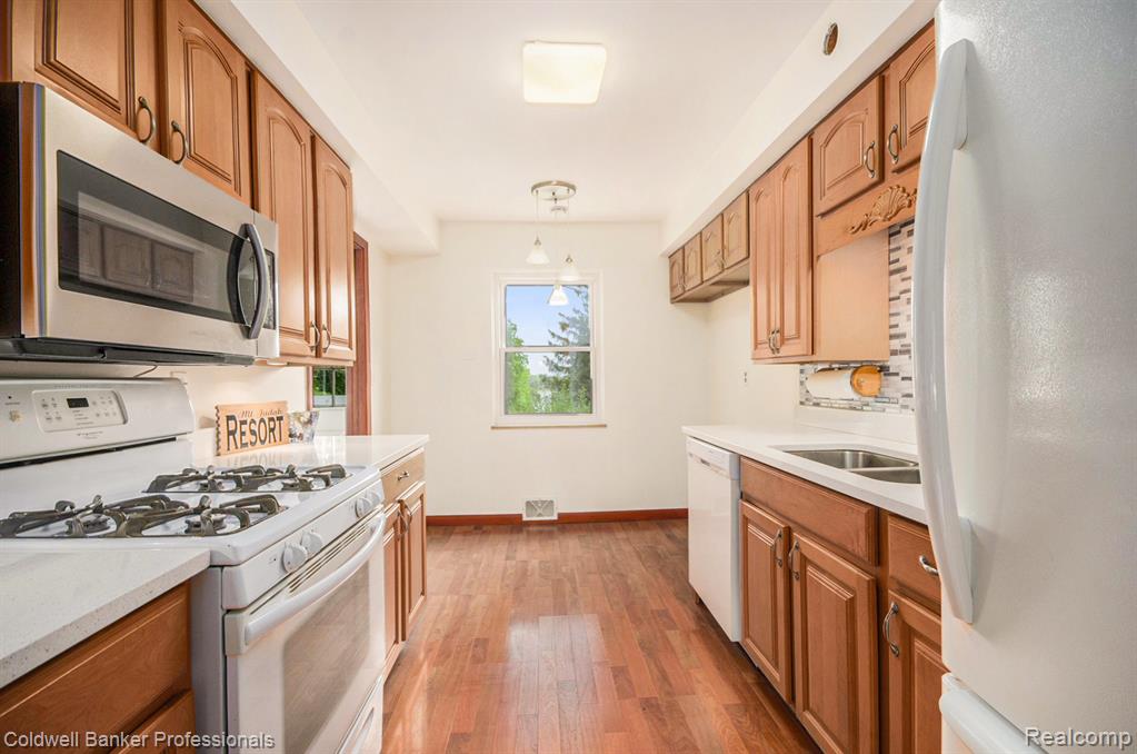 2740 Judah Road Lake Orion, MI 48359 - Photo 10 of 33