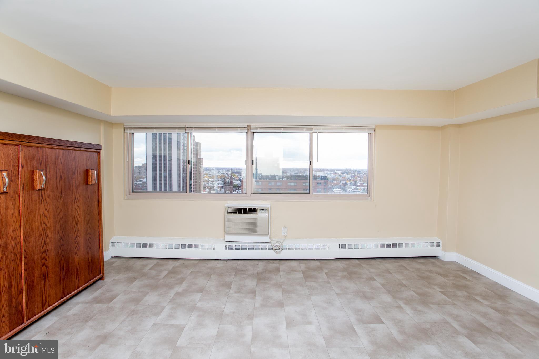 2101-17 Chestnut Street, Unit 1809 Philadelphia, PA 19103 - Photo 11 of 38 an empty room with a window