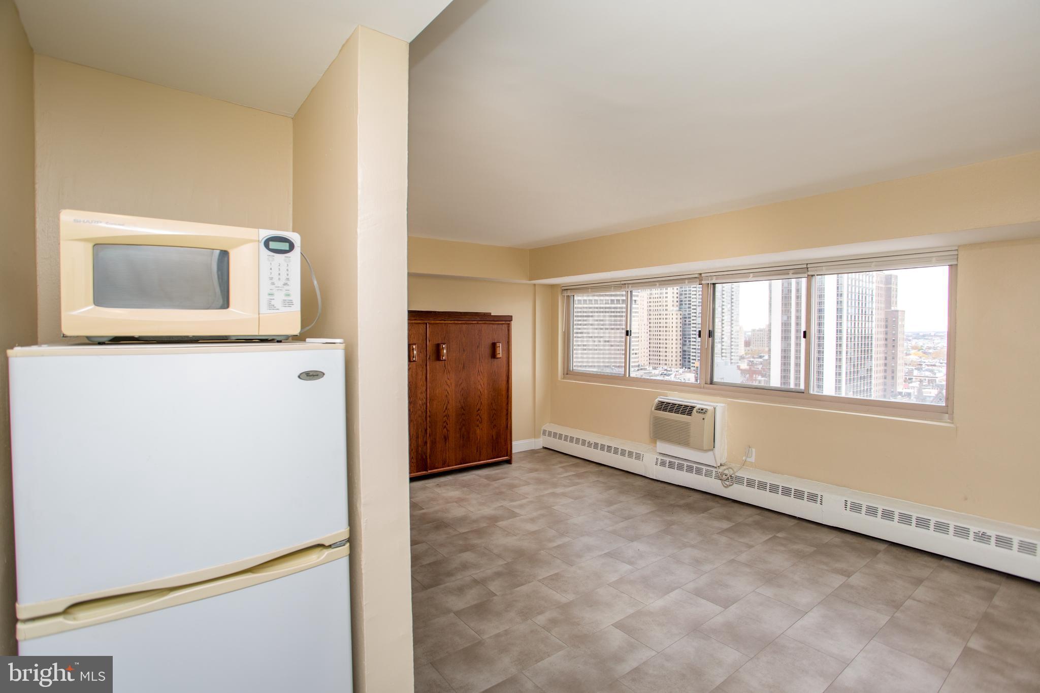 2101-17 Chestnut Street, Unit 1809 Philadelphia, PA 19103 - Photo 27 of 38 a view of an empty room with a window