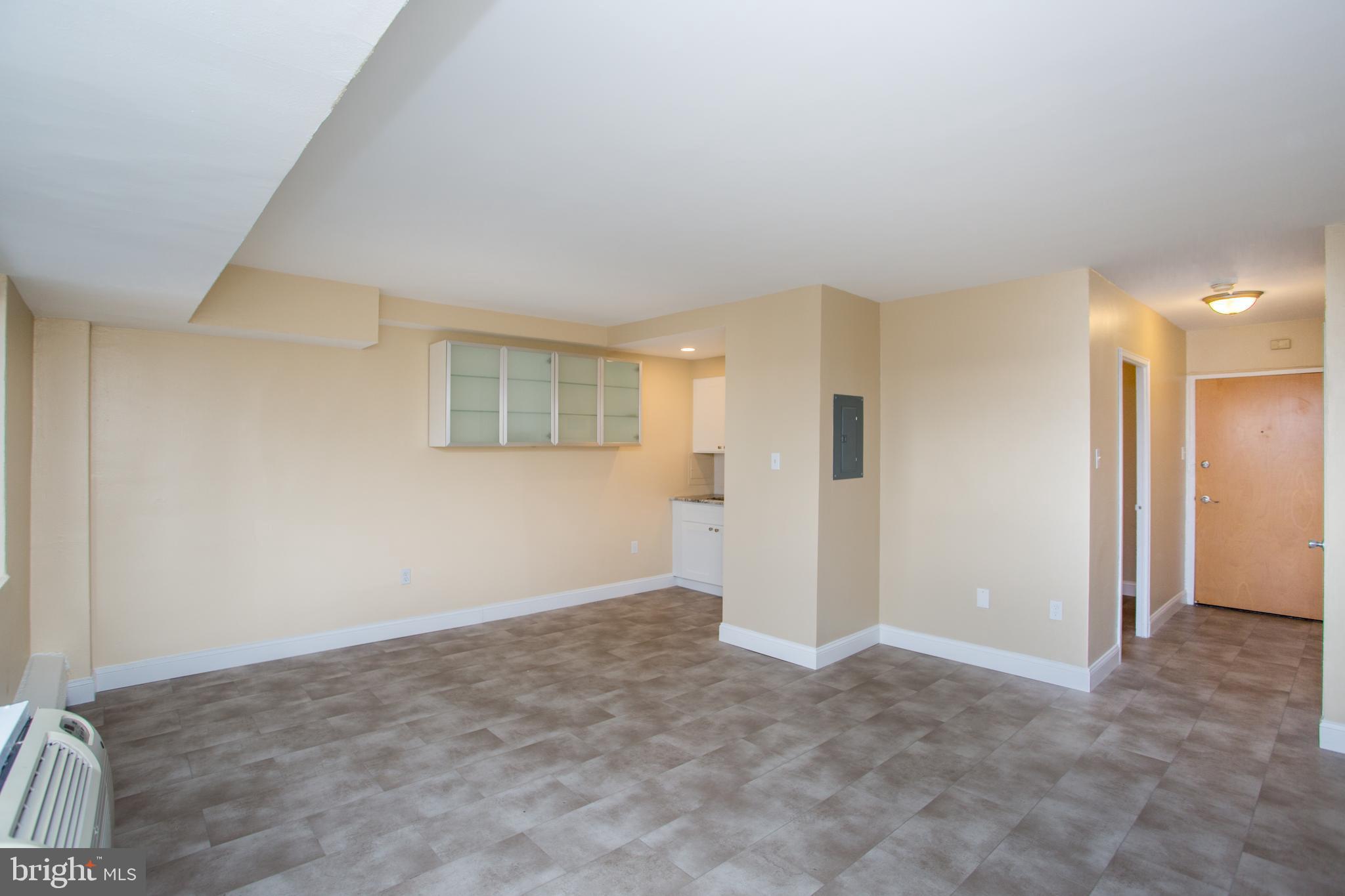 2101-17 Chestnut Street, Unit 1809 Philadelphia, PA 19103 - Photo 29 of 38 a view of a big room with closet and windows