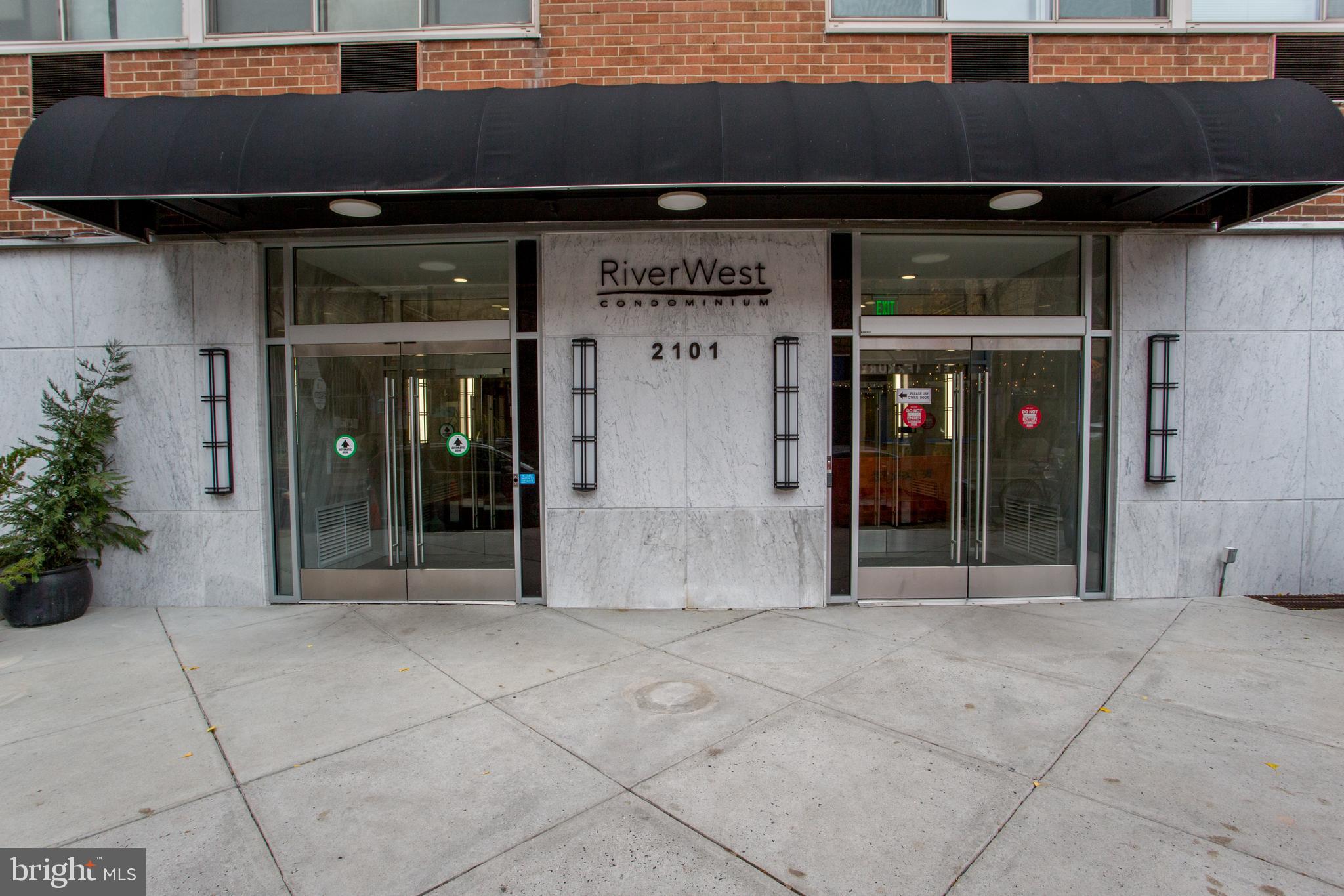 2101-17 Chestnut Street, Unit 1809 Philadelphia, PA 19103 - Photo 3 of 38 a view of a entryway of the house