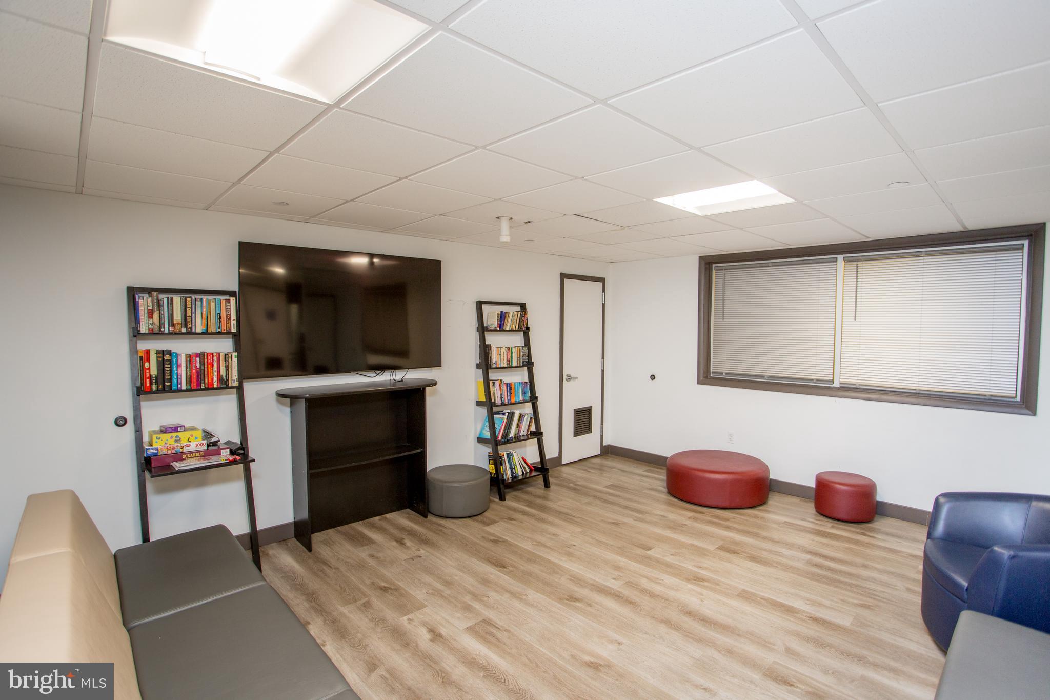 2101-17 Chestnut Street, Unit 1809 Philadelphia, PA 19103 - Photo 31 of 38 a view of kitchen with refrigerator and chair