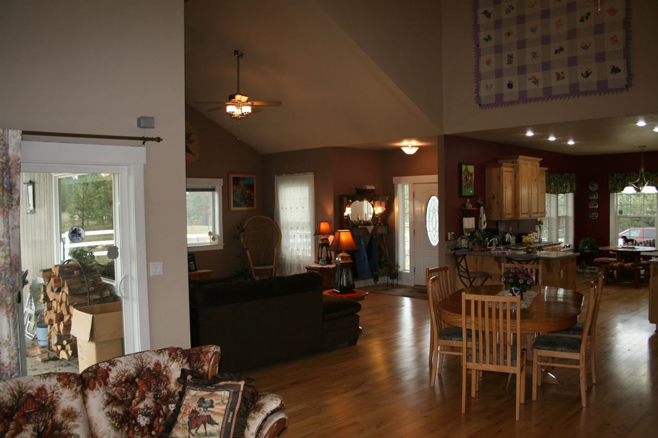 34304 North Madison Road Elk, WA 99009 - Photo 8 of 20