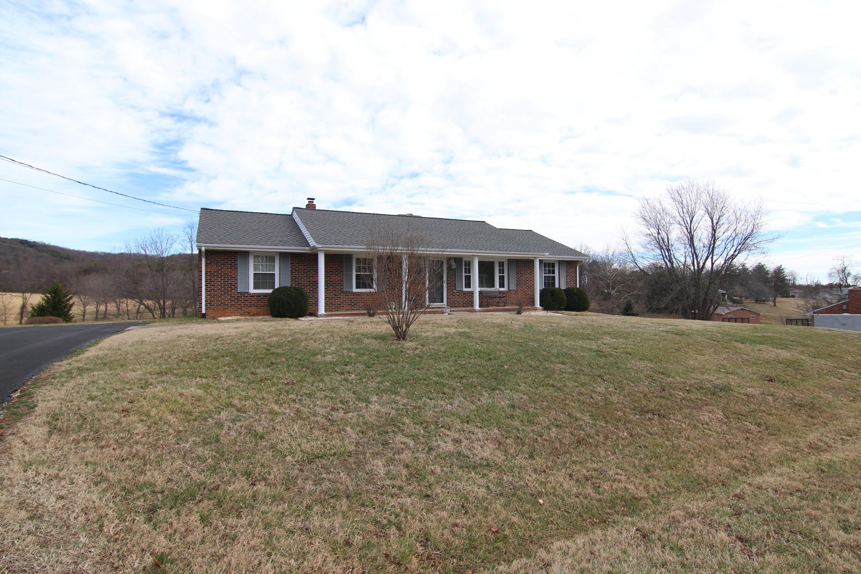 201 Old Brook Road Vinton, VA 24179 - Photo 2 of 44 IMG_1516