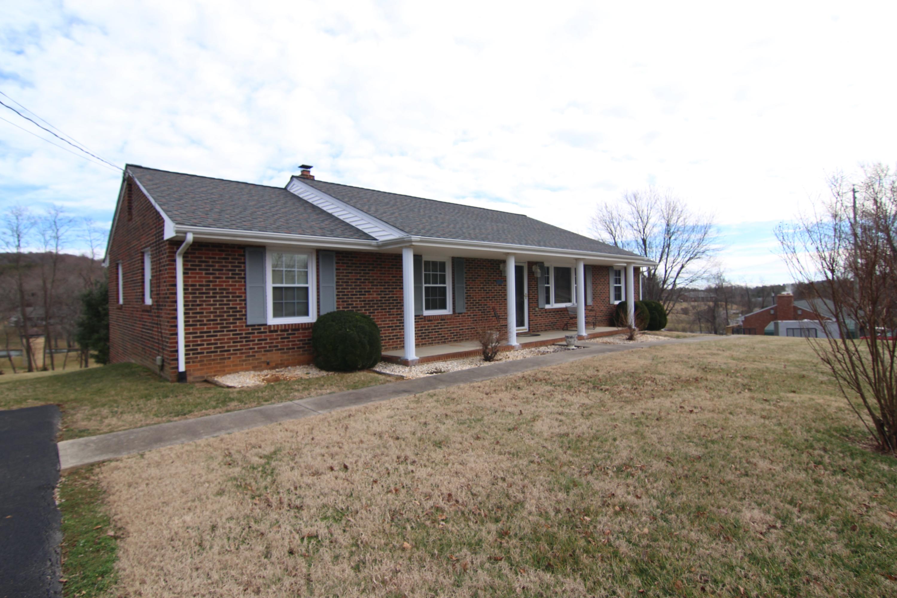 201 Old Brook Road Vinton, VA 24179 - Photo 3 of 44 IMG_1515