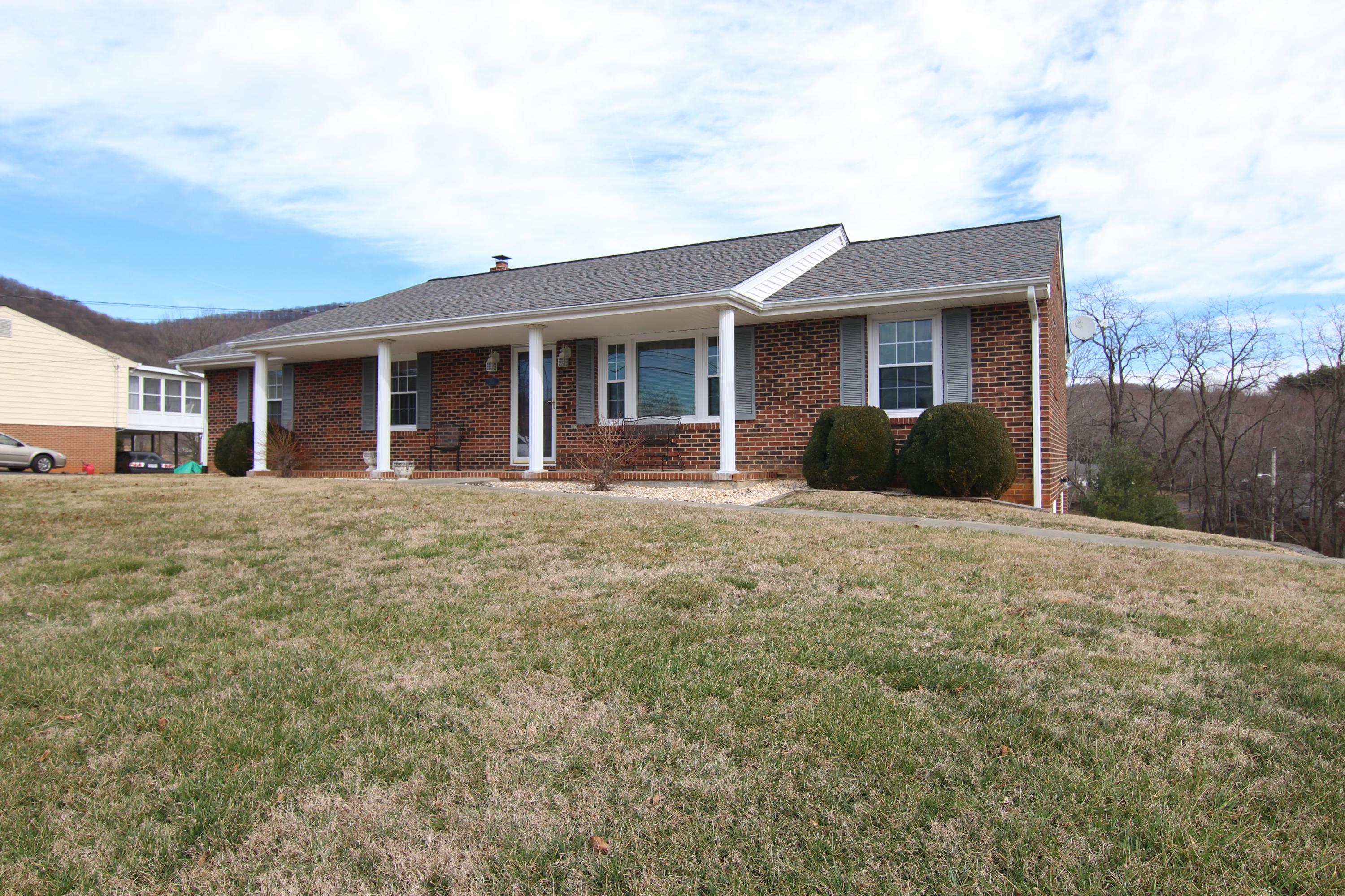 201 Old Brook Road Vinton, VA 24179 - Photo 4 of 44 IMG_1513