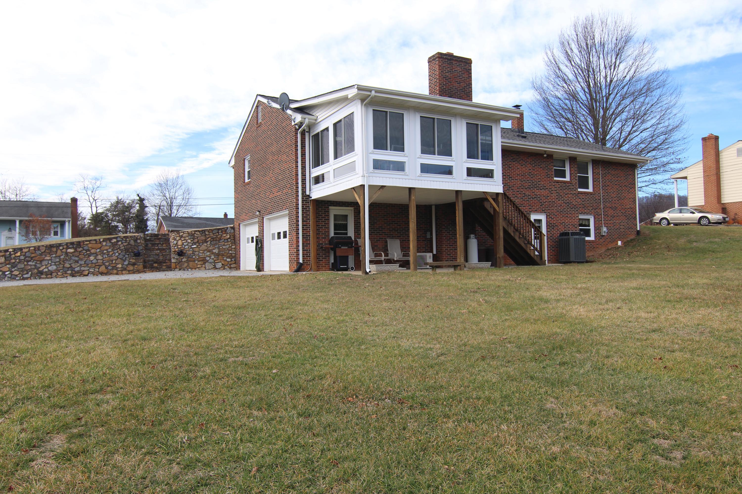 201 Old Brook Road Vinton, VA 24179 - Photo 36 of 44 IMG_1519