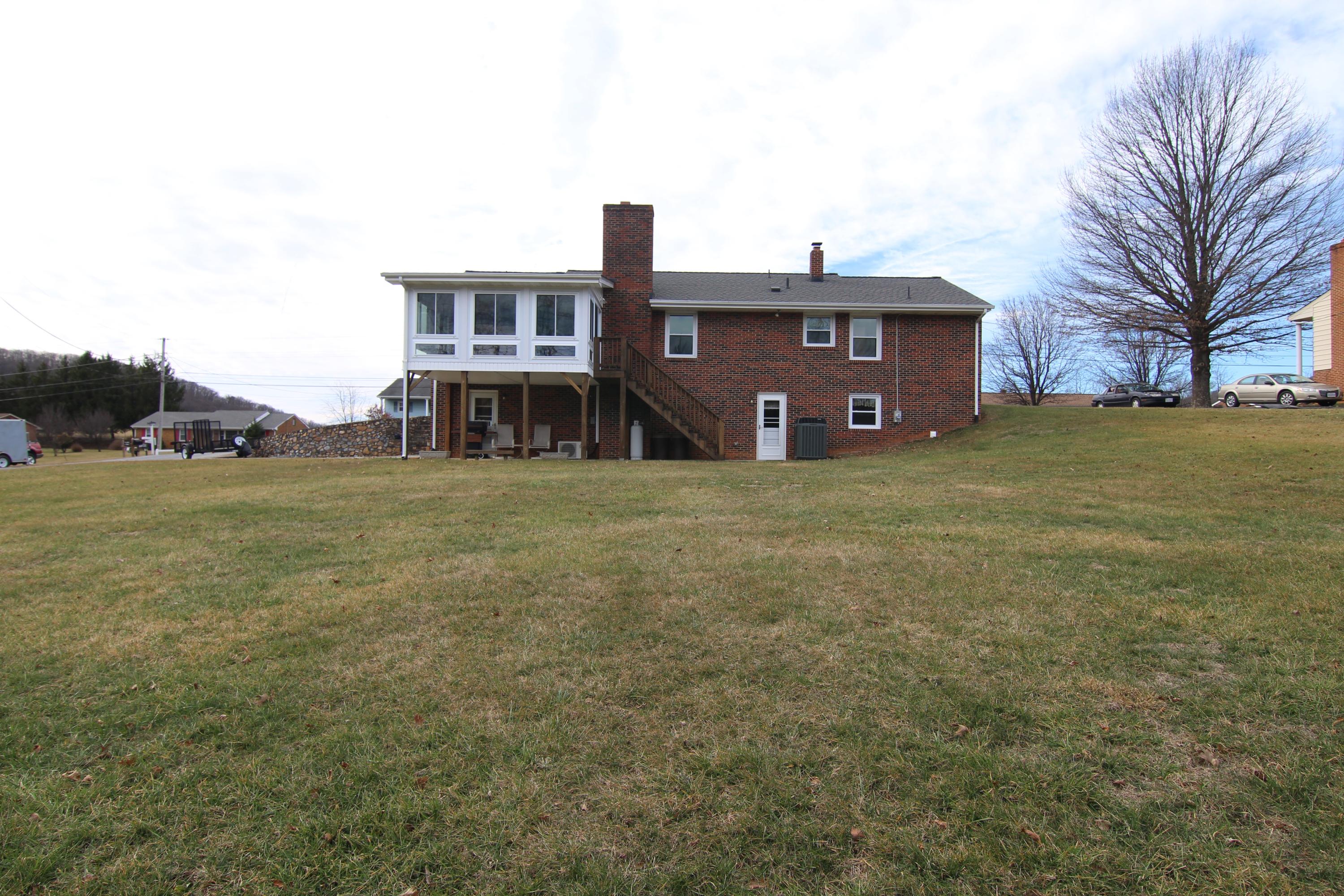 201 Old Brook Road Vinton, VA 24179 - Photo 37 of 44 IMG_1521