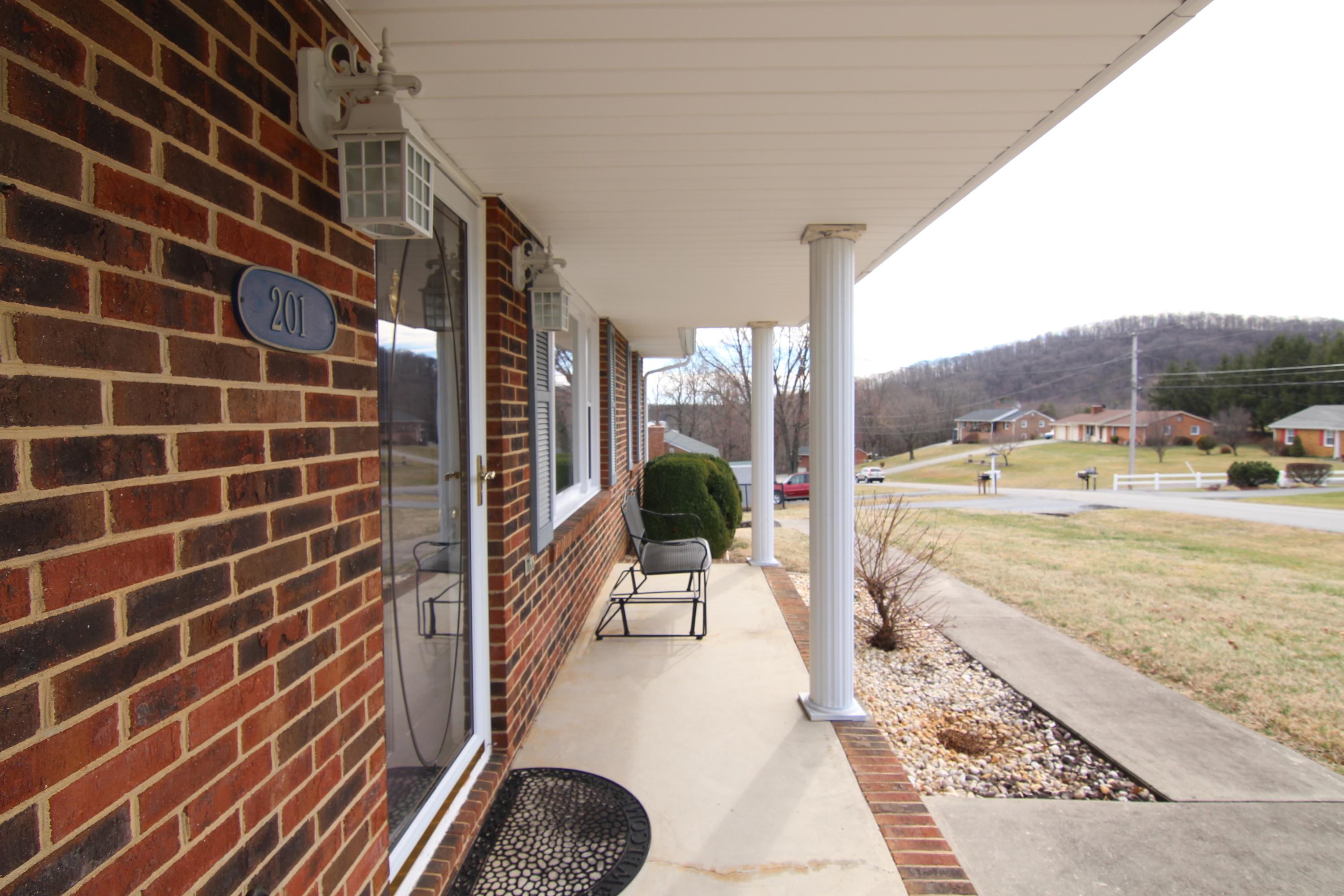 201 Old Brook Road Vinton, VA 24179 - Photo 5 of 44 IMG_1535