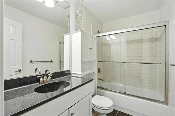 $215,000 | 5010 Baltimore Avenue, Unit 106, Kansas City, MO 64112