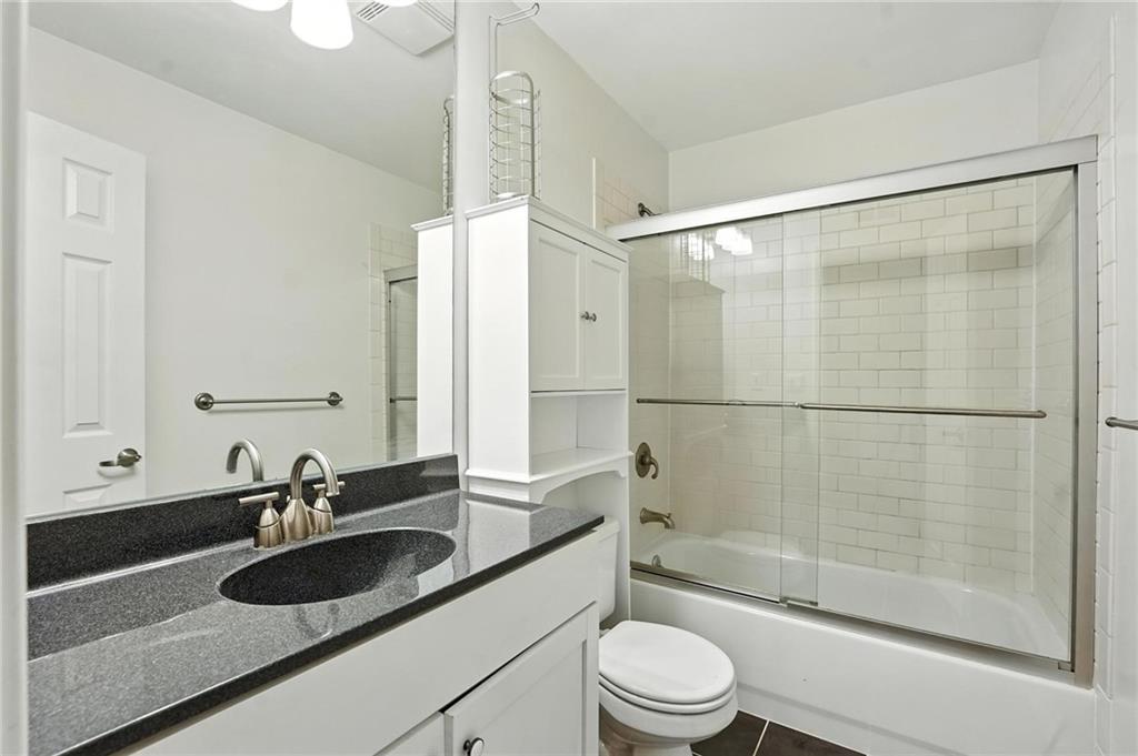 5010 Baltimore Avenue, Unit 106 Kansas City, MO 64112 - Photo 14 of 32