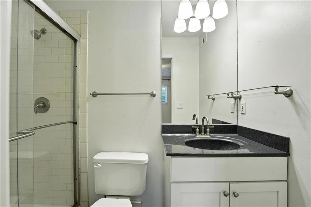 5010 Baltimore Avenue, Unit 106 Kansas City, MO 64112 - Photo 18 of 32