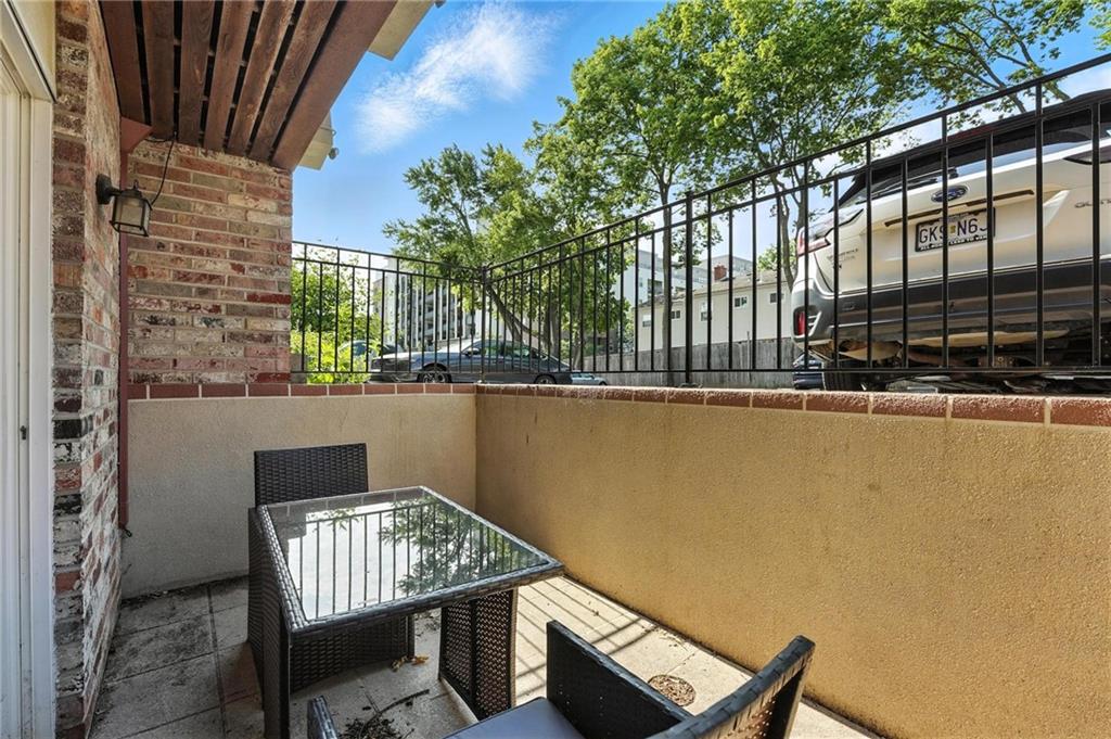 5010 Baltimore Avenue, Unit 106 Kansas City, MO 64112 - Photo 21 of 32