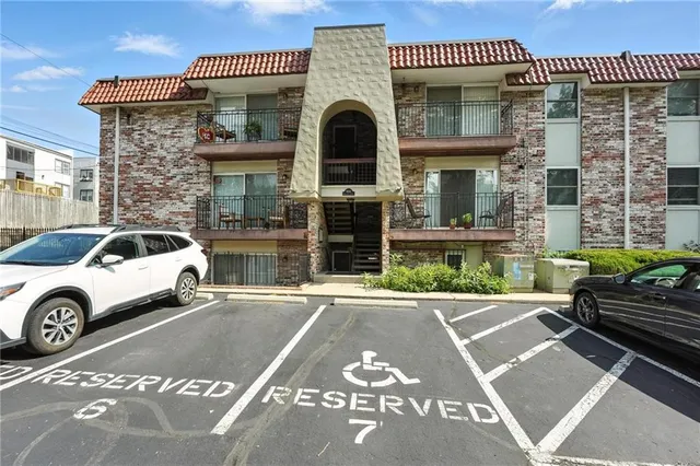 $215,000 | 5010 Baltimore Avenue, Unit 106, Kansas City, MO 64112
