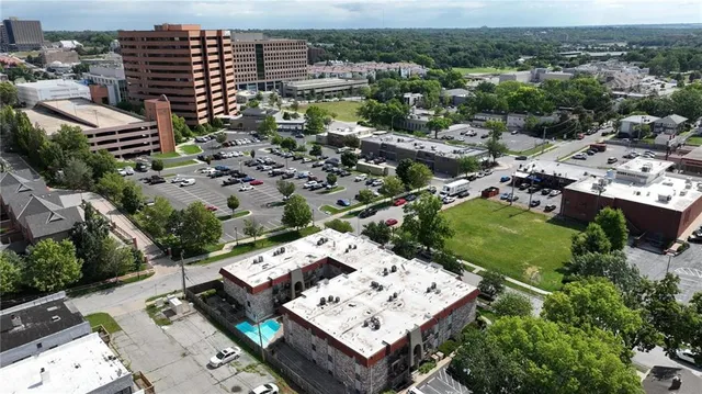 $215,000 | 5010 Baltimore Avenue, Unit 106, Kansas City, MO 64112