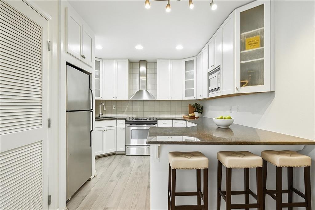 5010 Baltimore Avenue, Unit 106 Kansas City, MO 64112 - Photo 6 of 32