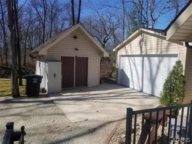 $370,000 | 8774 East Chinquapin Avenue, Effingham, IL 62401