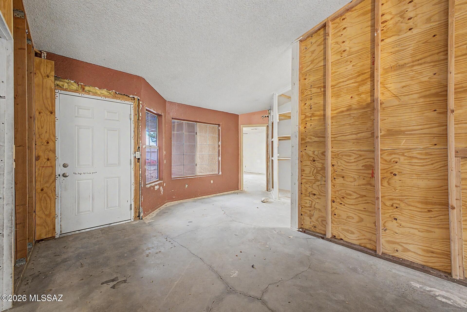 9810 East Stonehaven Way Tucson, AZ 85747 - Photo 9 of 27 a view of an empty room
