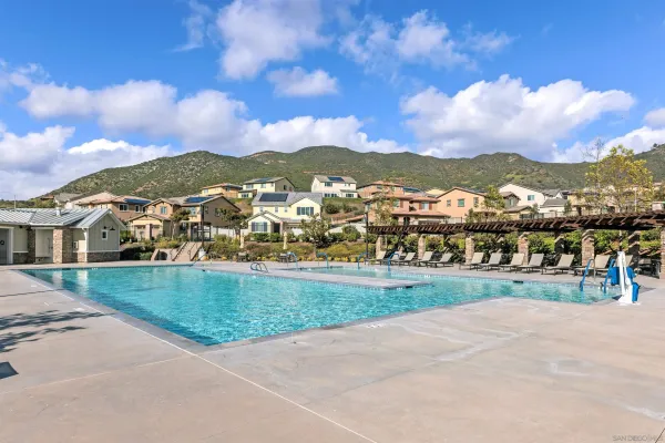 $855,000 | 536 Ventasso Way, Fallbrook, CA 92028