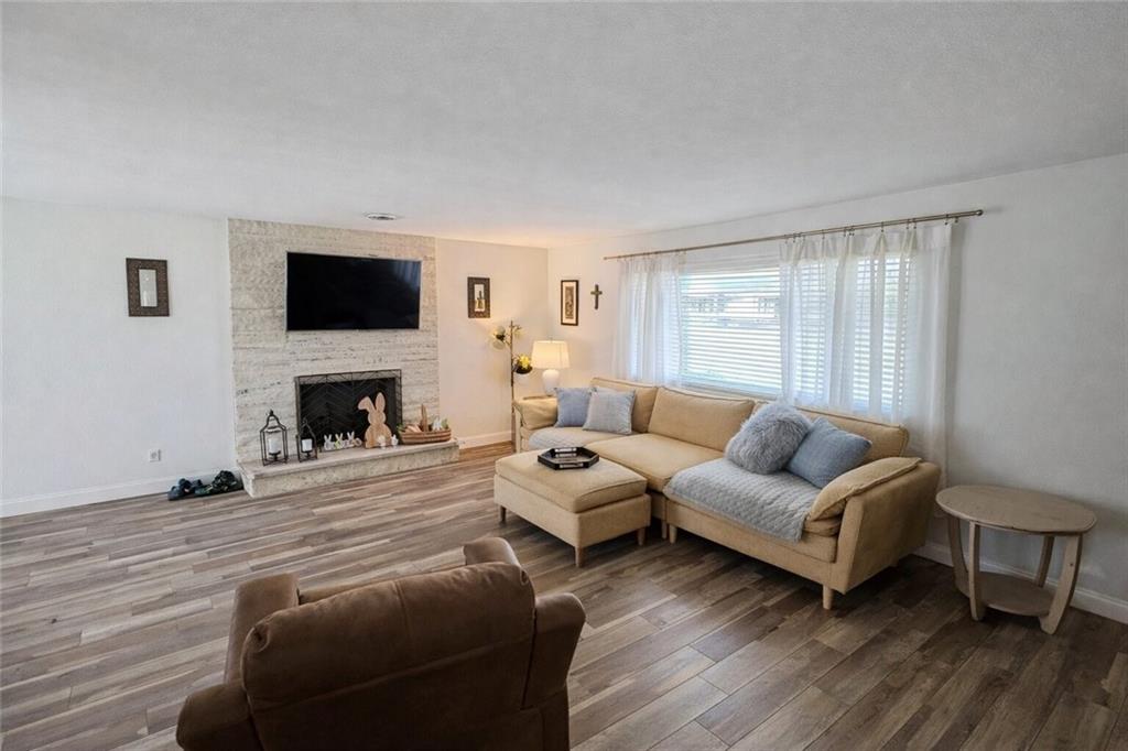 1628 Old Brodhead Road Monaca, PA 15061 - Photo 4 of 32