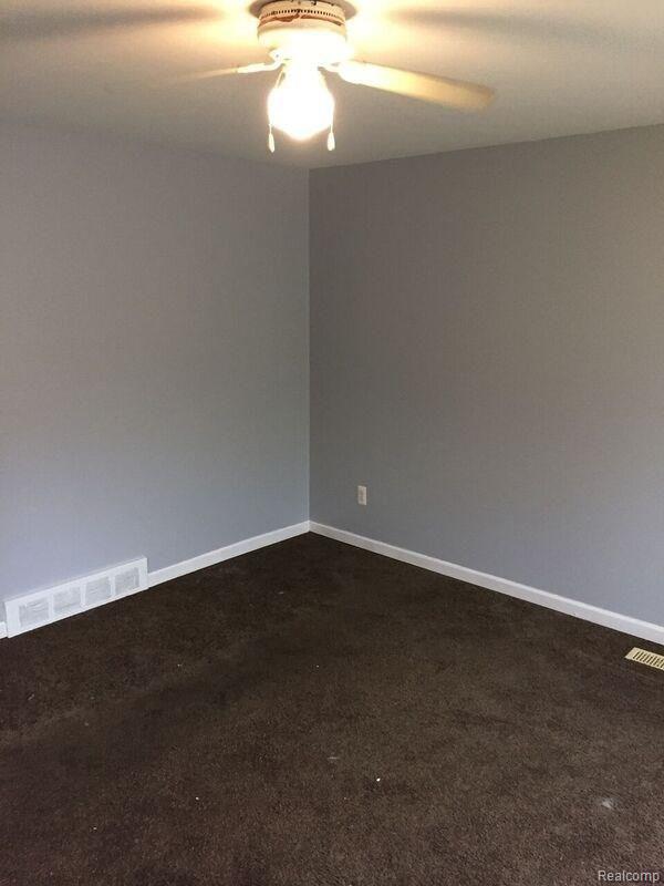19034 Martin Road Roseville, MI 48066 - Photo 4 of 10 4.jpg