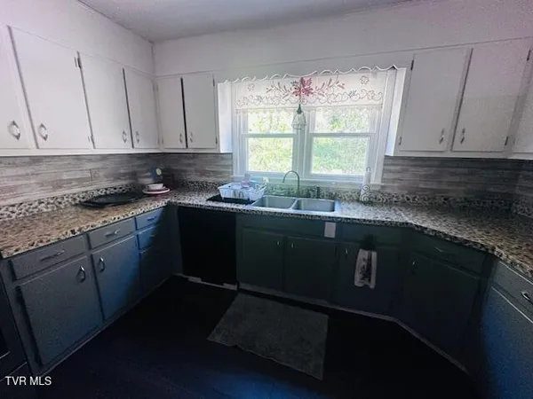 $211,900 | 244 Rosenbaum Hollow Lane, Chilhowie, VA 24319